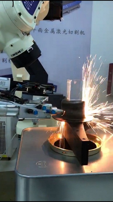 機(jī)械手激光切割設(shè)備